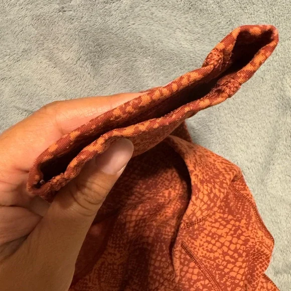 Athleta Ultimate 7/8 Tights Leggings With Stash Pockets Snake Print size M - Picture 8 of 12